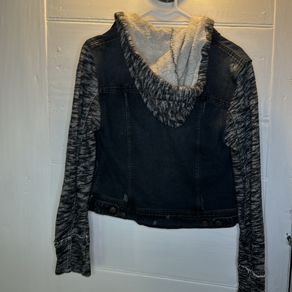 Free People distressed Jean jacket with thick fabric sleeves - Picture 2 of 4